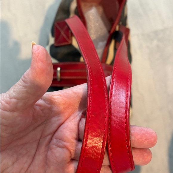 Dooney Bourke giraffe pattern shoulder bag tote red leather trim side tops EUC - Picture 7 of 17